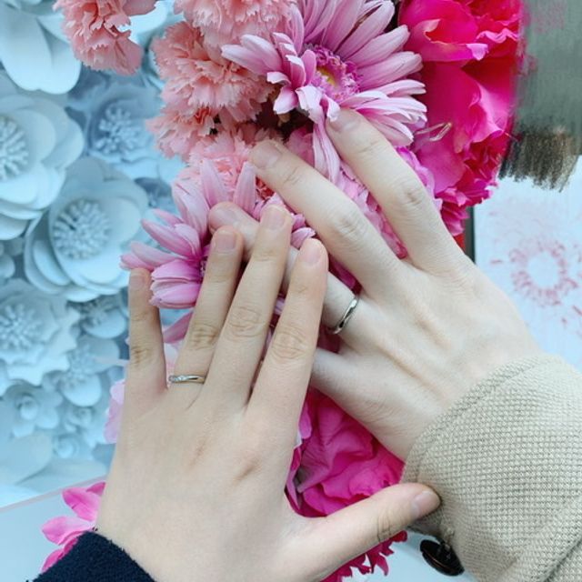 【銀座ダイヤモンドシライシの口コミ】 一目でデザインが気に入りました。他に試着したものと比べても、新郎新婦…