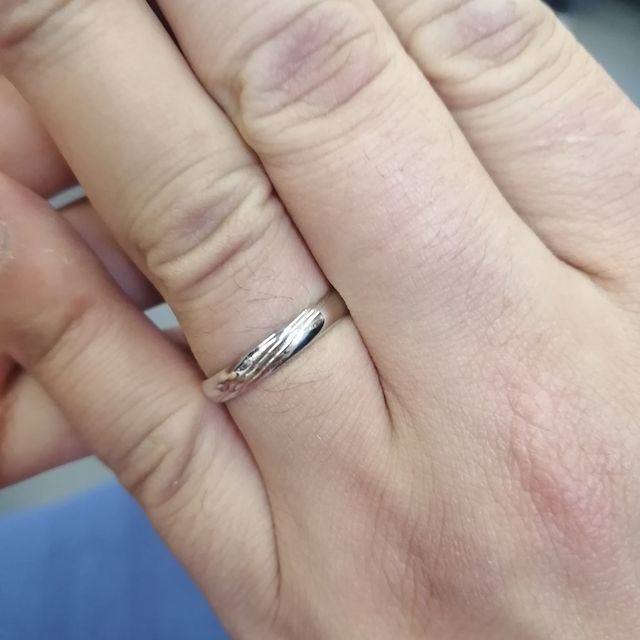 【PILOT BRIDAL(パイロットブライダル)の口コミ】 彼の仕事柄、丈夫なリングがほしいということで鍛造のものを探していまし…