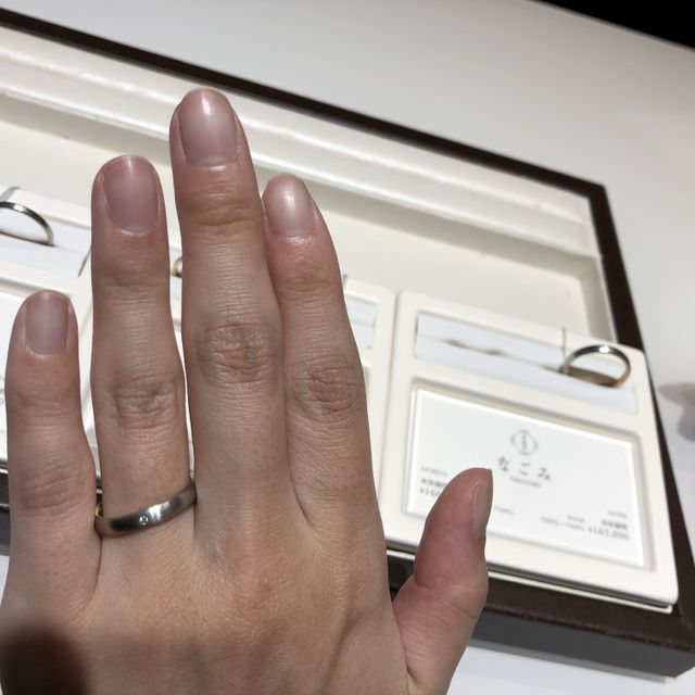 【俄(にわか)の口コミ】 指輪を決めるポイントとしては他の人とは被らない、
独創性を持ったデザイ…