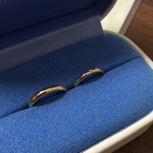 【銀座ダイヤモンドシライシの口コミ】 デザインがシンプルで気に入りました。
ダイヤの数や入れ方、リングの太さ…