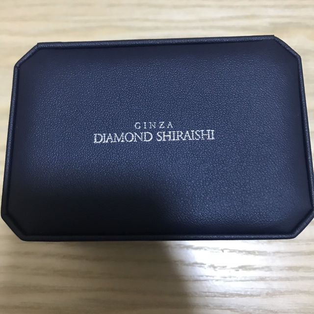 【銀座ダイヤモンドシライシの口コミ】 シンプルなデザインの結婚指輪を探していて紹介してもらいました。
シンプ…