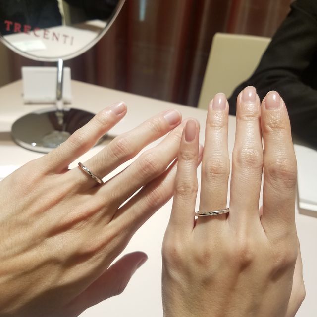 【TRECENTI(トレセンテ)の口コミ】 デザインはシンプルだけど、真ん中にデザインがあり、派手すぎない煌めき…