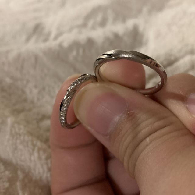 【エクセルコダイヤモンド(EXELCO DIAMOND)の口コミ】 ・デザインがとても気に入った。
・指輪の内側に誕生石を入れることが出来…