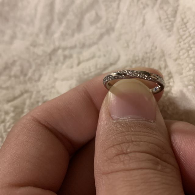 【エクセルコダイヤモンド(EXELCO DIAMOND)の口コミ】 ・デザインがとても気に入った。
・指輪の内側に誕生石を入れることが出来…