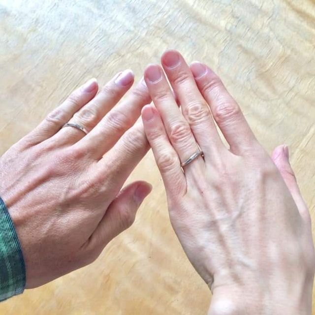 【et toi(エトワ)の口コミ】 結婚指輪は、特別な時だけではなくて普段から身に着けたかったので、シン…