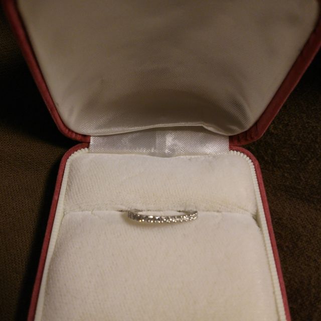 【4℃ BRIDAL(ヨンドシーブライダル)の口コミ】 結婚指輪だけかと思っていたら、彼がサプライズで買ってくれました。あん…