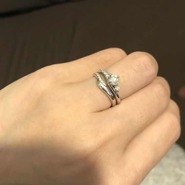 【GALA JEWELRY(ガラジュエリー)の口コミ】 価格帯が3点セットで購入でリーズナブルだったこと。
重ね付けが出来る。
…