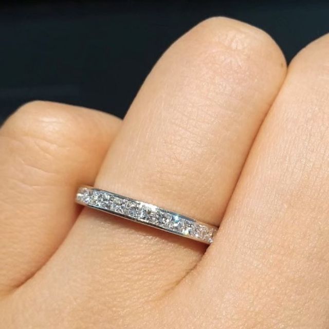 【エクセルコダイヤモンド(EXELCO DIAMOND)の口コミ】 ハーフエタニティで探しておりましま。
ダイヤモンドの留め方にこだわりが…