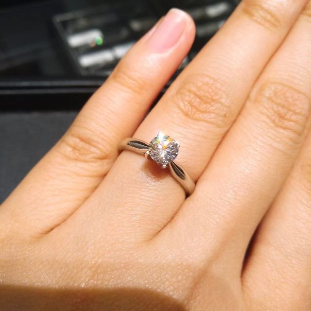 【エクセルコダイヤモンド(EXELCO DIAMOND)の口コミ】 最初はダイヤモンドキラキラついたものだったり、
デザイナーの方にデザイ…