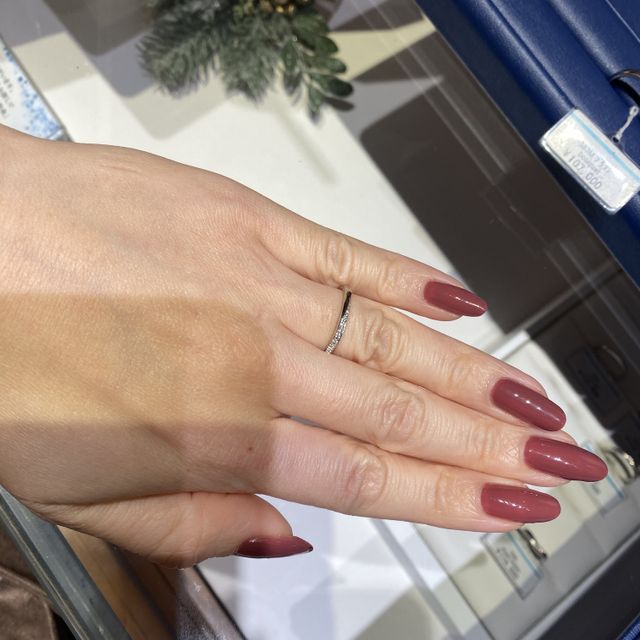 【銀座ダイヤモンドシライシの口コミ】 私はサンプルよりも派手な感じで探していました。一番の決め手はデザイン…