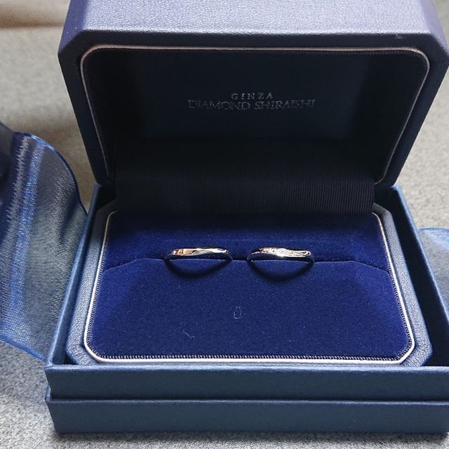 【銀座ダイヤモンドシライシの口コミ】 普段使い出来るようにシンプルなデザインに惹かれました。また、プラチナ…