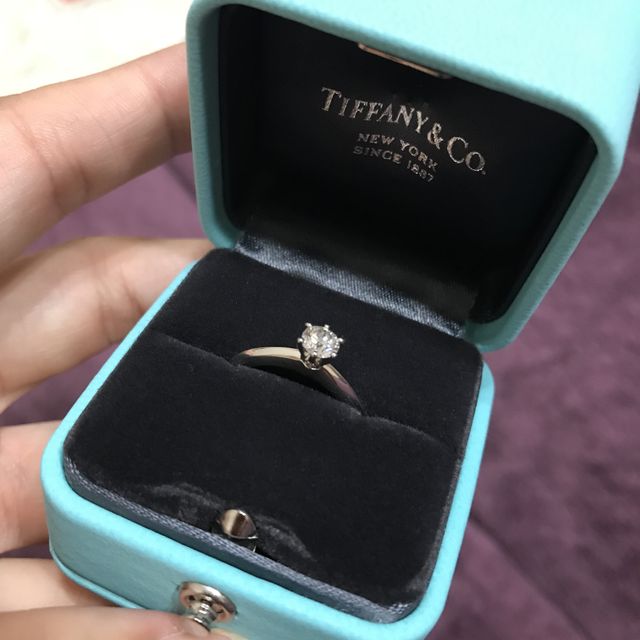 【ティファニー(Tiffany & Co.)の口コミ】 シンプルですごくつけやすいし、とにかくダイヤがきれい！
ティファニーの…