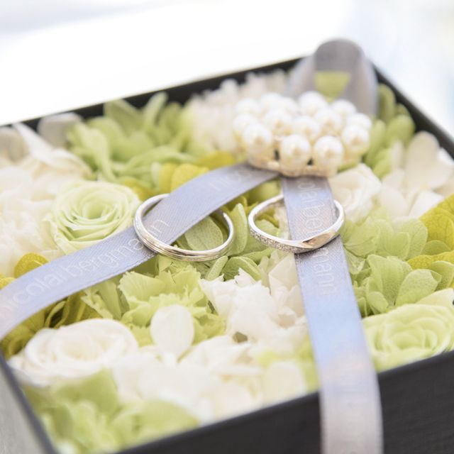 【ラザール ダイヤモンド(LAZARE DIAMOND)の口コミ】 他の人とかぶらないデザインの指輪を探していました。
私はV字で片方にダ…