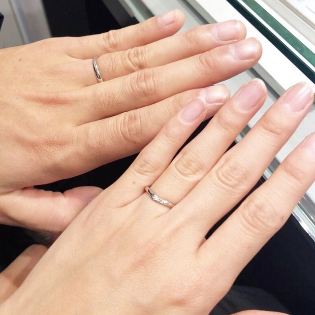【アイプリモ(I-PRIMO)の口コミ】 V字で指が綺麗に見えることと、シンプルだけどダイヤが入ってキラッとして…