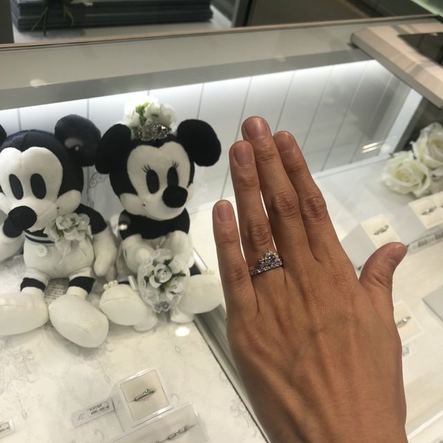 【4℃ BRIDAL(ヨンドシーブライダル)の口コミ】 ディズニー好きにはたまらないシンデレラモチーフの指輪です。
シンデレラ…