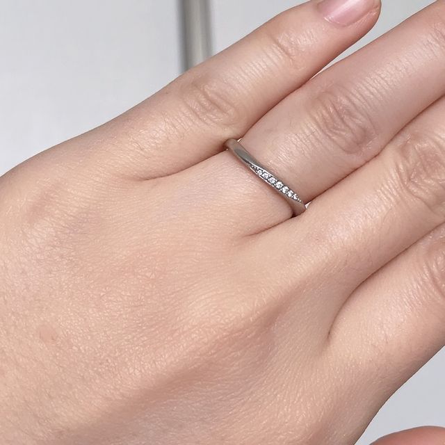 【4℃ BRIDAL(ヨンドシーブライダル)の口コミ】 他のブランドも見ていましたが、ゴツゴツしたものや太いものよりも、指輪…