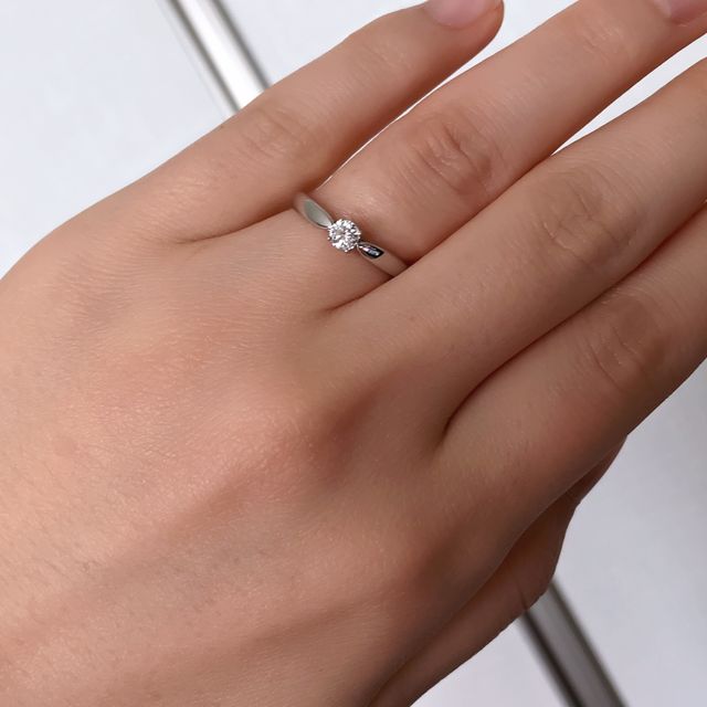 【ティファニー(Tiffany & Co.)の口コミ】 大きすぎる石は恥ずかしいので控えめなものを探していましたが、控えめな…