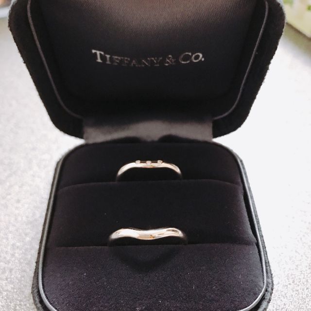 【ティファニー(Tiffany & Co.)の口コミ】 指輪の形が可愛いくて決めました！
旦那さんの指輪と合わせるとピッタリと…