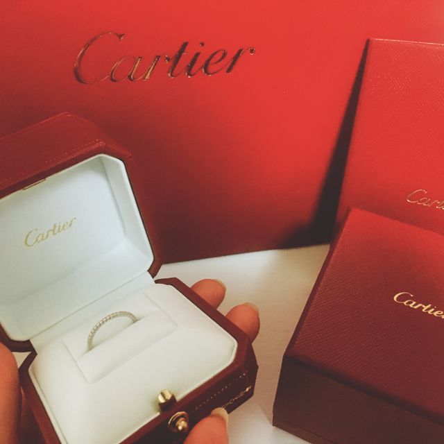 【カルティエ(Cartier)の口コミ】 細くて華奢な指輪がほしい！と彼に伝えていました。婚約指輪にと、彼が選…
