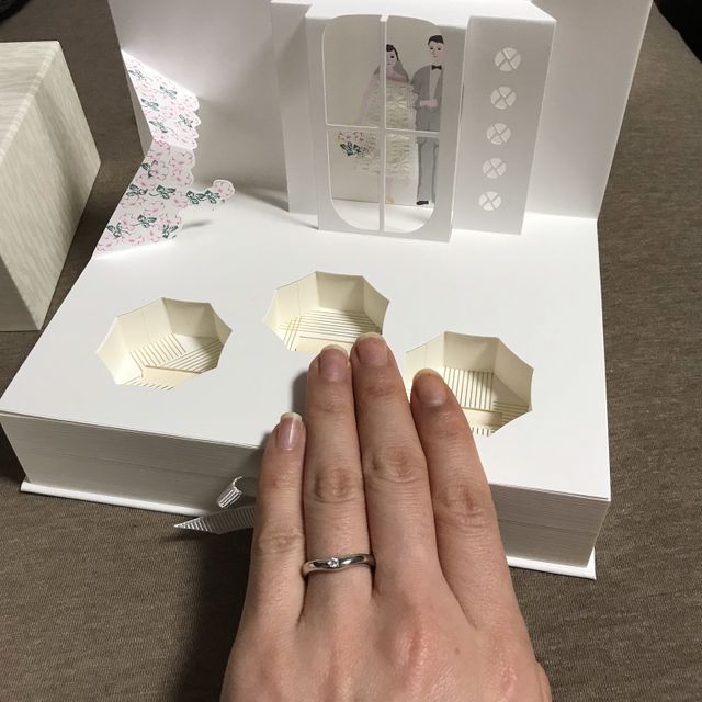 【MIKIMOTO(ミキモト)の口コミ】 ちょっとぷっくりしたボリュームと柔らかいUカーブで指に沿うデザインが指…