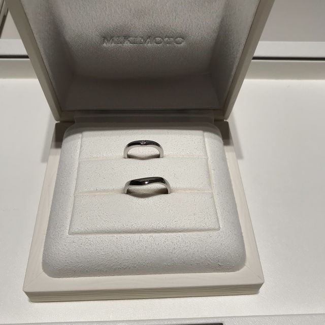 【MIKIMOTO(ミキモト)の口コミ】 ちょっとぷっくりしたボリュームと柔らかいUカーブで指に沿うデザインが指…