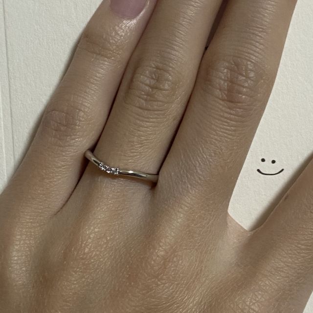 【アイプリモ(I-PRIMO)の口コミ】 可愛らいデザインなのはもちろん、V字になっていることで指が細く見える効…