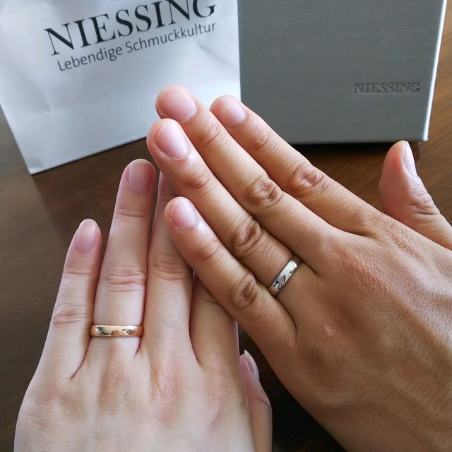 【NIESSING(ニーシング)の口コミ】 プラチナとゴールドどちらもしたいというワガママが叶いました。片面にプ…