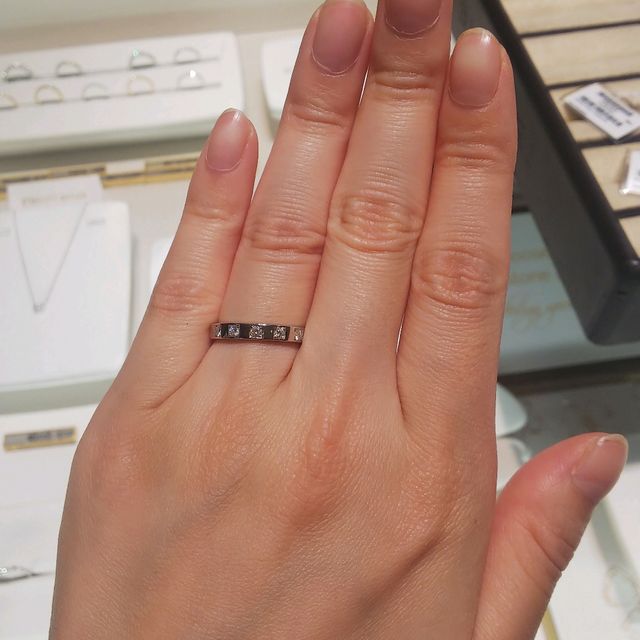 【ブルガリ(BVLGARI)の口コミ】 こちらの5ポイントのマリーミーです。ダイヤはしっかり入っていますが意外…