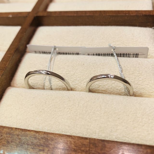 【TRECENTI(トレセンテ)の口コミ】 色々な指輪を見てまわりましたが、お互い着けてみて一番しっくりしました…