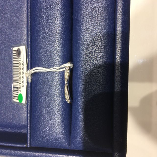 【銀座ダイヤモンドシライシの口コミ】 もう少しシンプルなものを探しに来たはずが、可愛さに一目惚れしてしまい…