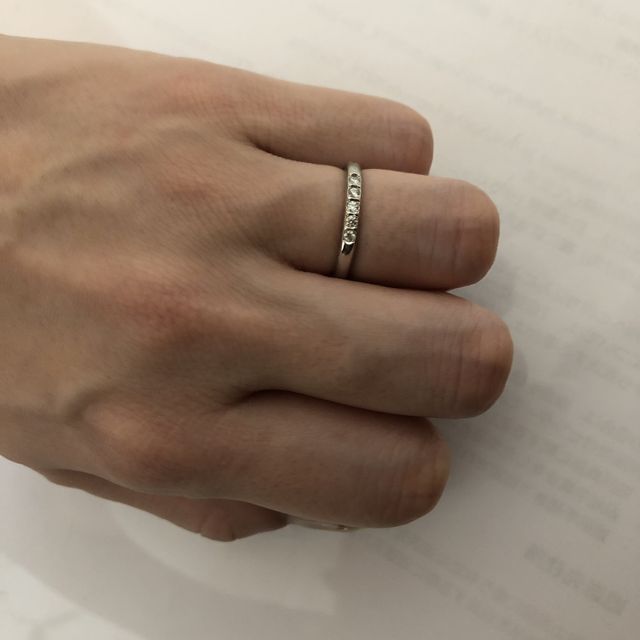 【ラザール ダイヤモンド(LAZARE DIAMOND)の口コミ】 はじめはダイヤが埋め込まれてない物を探していましたが、ひっかかりやす…