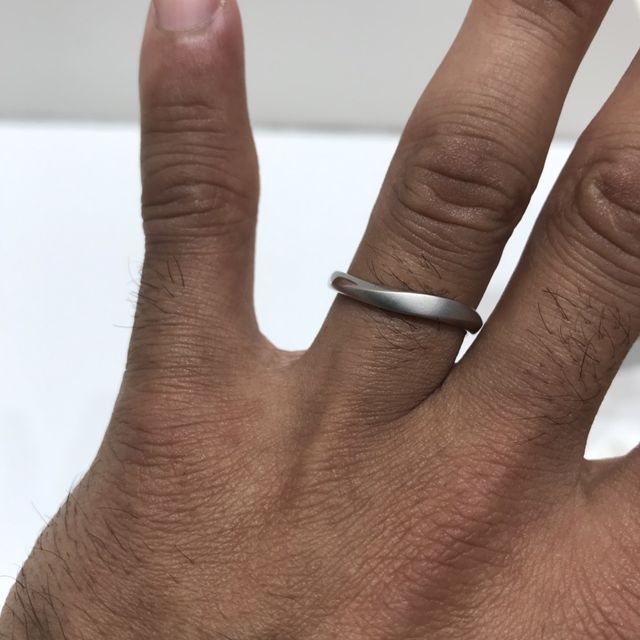 【エクセルコダイヤモンド(EXELCO DIAMOND)の口コミ】 配色は一色でシンプルですが、ノーデザインではない為お洒落な感じが好み…