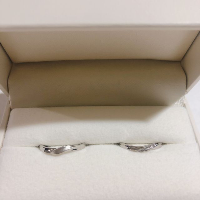 【RosettE(ロゼット)の口コミ】 デザインがとても気に入りました！
男性用の指輪は、斜めにマット加工され…