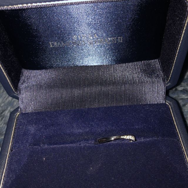 【銀座ダイヤモンドシライシの口コミ】 ダイヤがついた指輪がほしくて、この店舗に見にきました。ダイヤがついた…