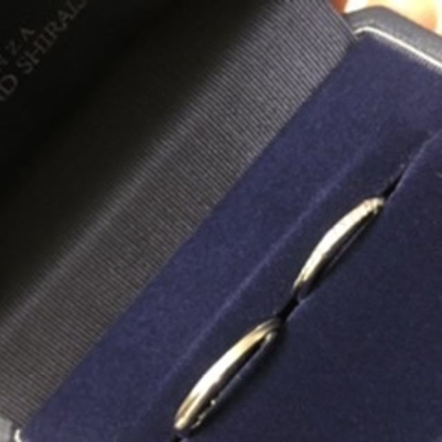 【銀座ダイヤモンドシライシの口コミ】 2店舗のお店に行きましたが、細い指輪でダイヤが捻れて見えるようなものを…