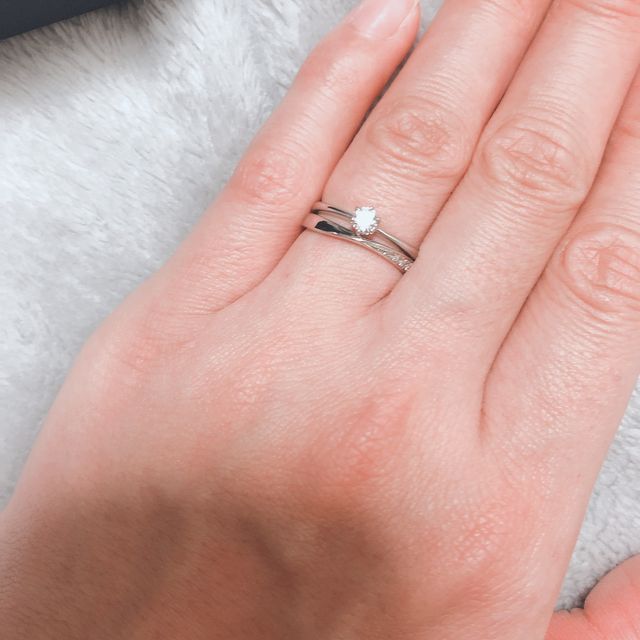 【銀座ダイヤモンドシライシの口コミ】 結婚指輪と重ね付け出来るものを、と考え探しました。いざ、実際に試着し…