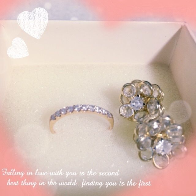 【SUEHIRO(スエヒロ)の口コミ】 29歳の誕生日の日にサプライズで頂いたものです。
彼曰く、１粒ダイヤだと…