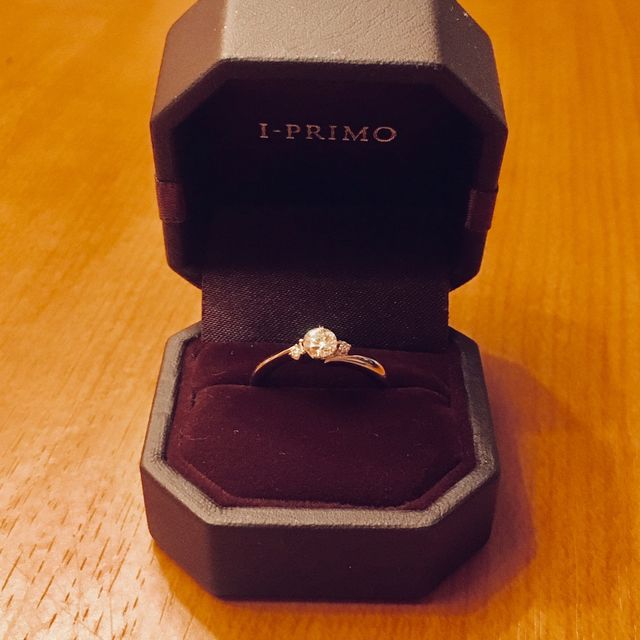 【アイプリモ(I-PRIMO)の口コミ】 婚約指輪はサプライズでもらったのですが、夫はシンプルながらも普通すぎ…