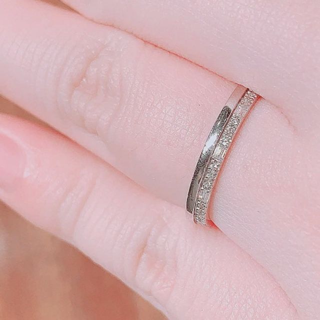 【ORECCHIO(オレッキオ)の口コミ】 細めの二本のリングを重ねづけしたような個性的なデザインのリングです。…