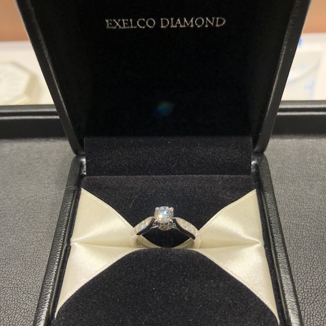 【エクセルコダイヤモンド(EXELCO DIAMOND)の口コミ】 たくさんの店舗やデザインを見比べましたが、こちらのリング以上に心がと…