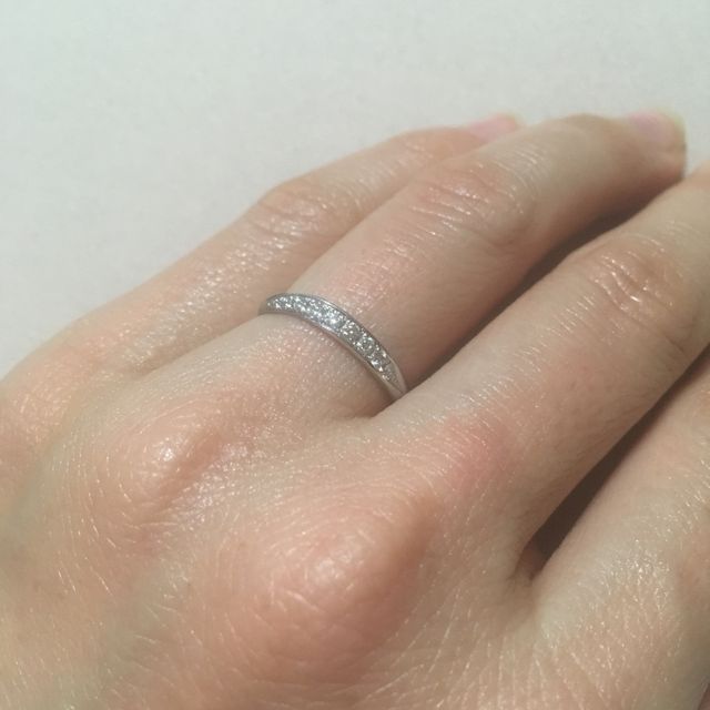 【宝寿堂(ほうじゅどう)の口コミ】 ダイヤが一列に入っていて、とても綺麗だし、はめ方によって感じが変わる…