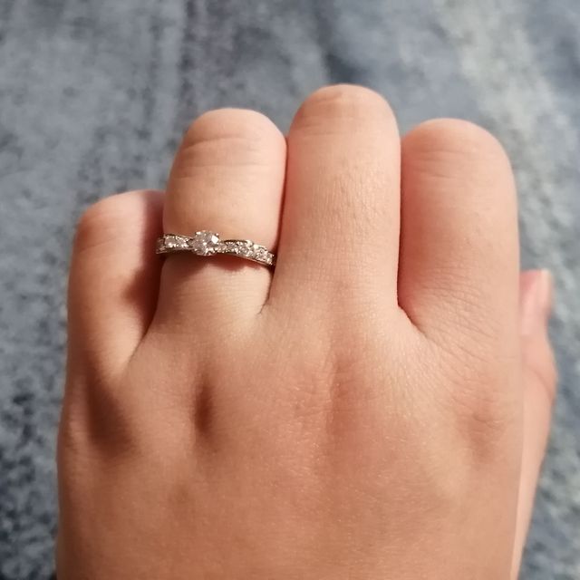 【ヴァンドーム青山(VENDOME AOYAMA)の口コミ】 デザインです！
一般的な一粒ダイヤも素敵ですが、可愛らしいデザインを探…