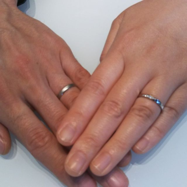 【nocur(ノクル)の口コミ】 結婚指輪を探してお店で色々はめて選んで、主人と相談して私はピンクゴー…