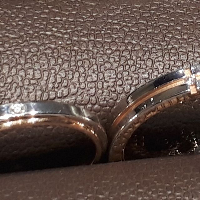 【アイプリモ(I-PRIMO)の口コミ】 ピンクゴールドとシルバーのコンビで珍ししいデザインでおしゃれでした。
…