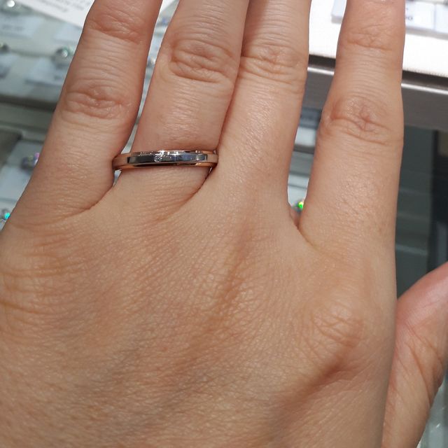 【アイプリモ(I-PRIMO)の口コミ】 ピンクゴールドとシルバーのコンビで珍ししいデザインでおしゃれでした。
…