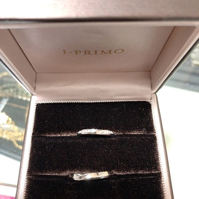 【アイプリモ(I-PRIMO)の口コミ】 自分たちは指輪をしているのが分かるような鮮やかさ、シンプルすぎずにウ…