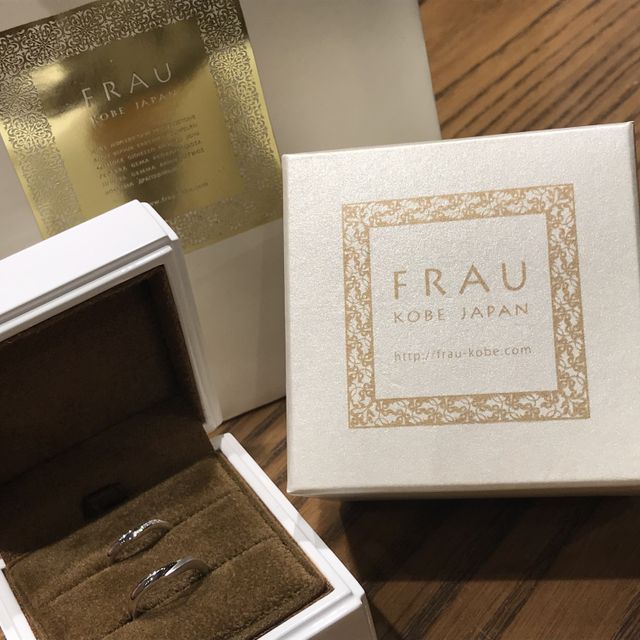 【FRAU KOBE JAPAN(フラウ コウベ ジャパン)の口コミ】 ウェーブのダイヤ入りのデザインは他のお店でも結構見かける定番デザイン…