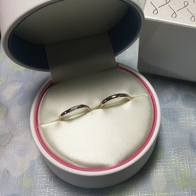 【COCKTAIL(カクテル)の口コミ】 婚約指輪が、ストッキングなどにひっかかるので、結婚指輪は、あたりが滑…