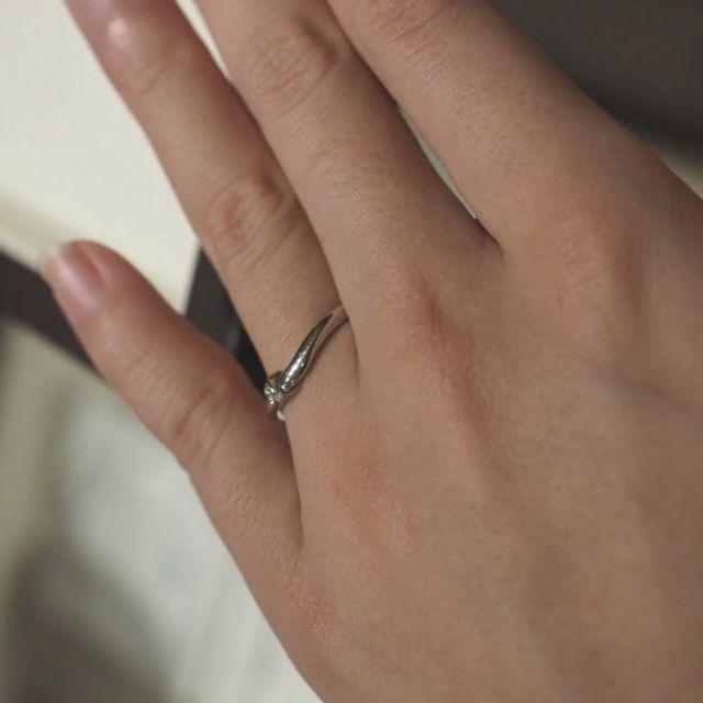 【俄(にわか)の口コミ】 ウェーブの形が指に馴染みやすいカーブで良かったですし、細めの幅も指が…