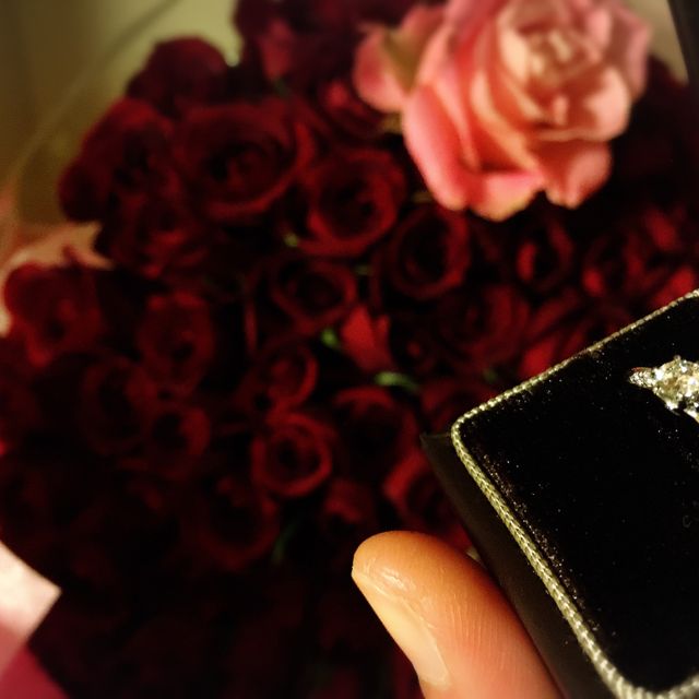 【アイプリモ(I-PRIMO)の口コミ】 嫁が好きなデザインを選びました。Vタイプのメレが好きだと以前言っていた…